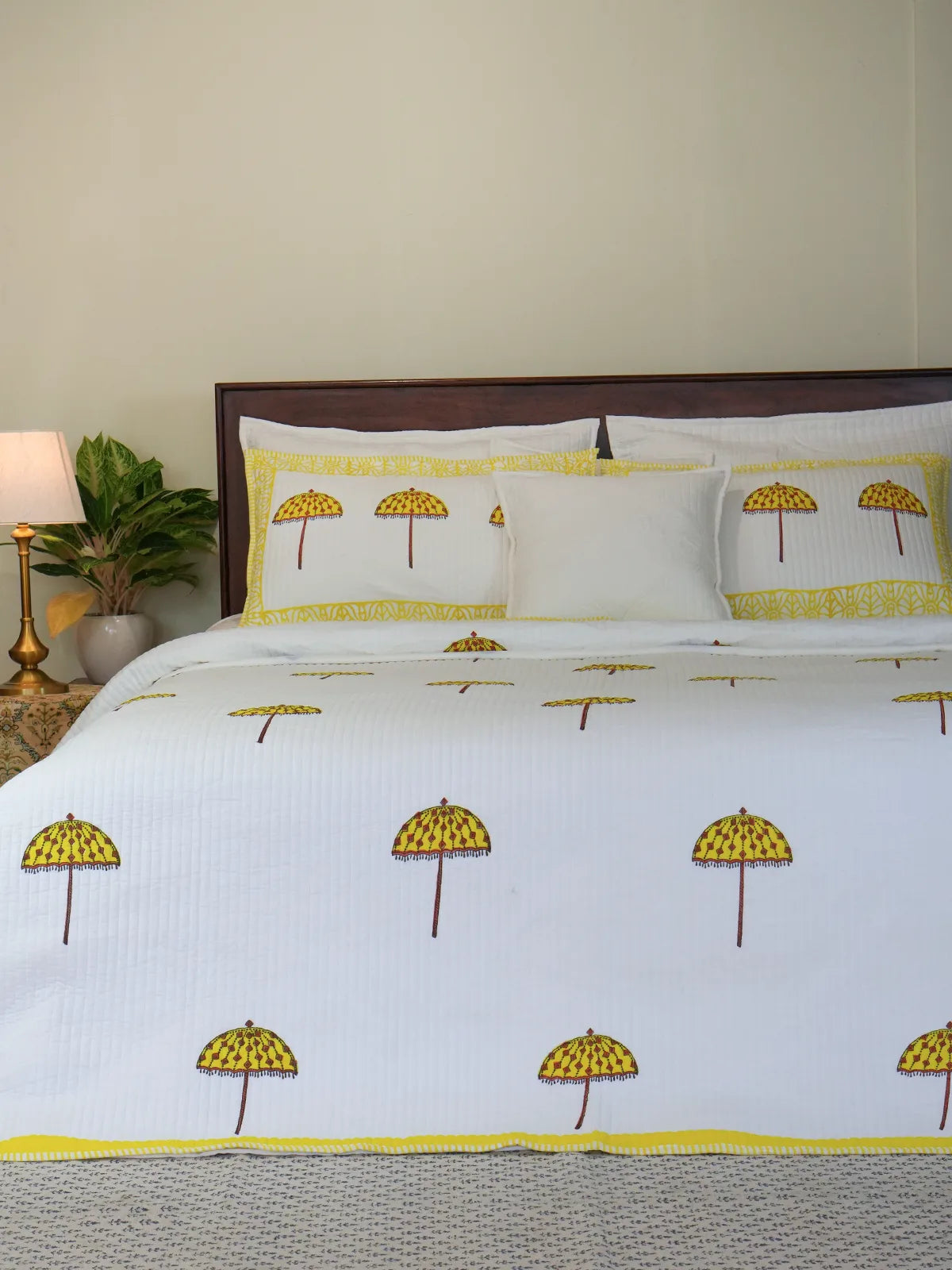 Yellow Umbrella Cotton Bedspread